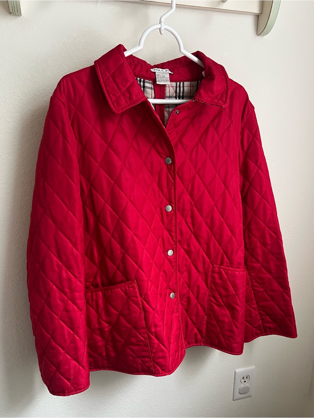 Classic Quilted Red Women's Puffer Jacket with Snap Front